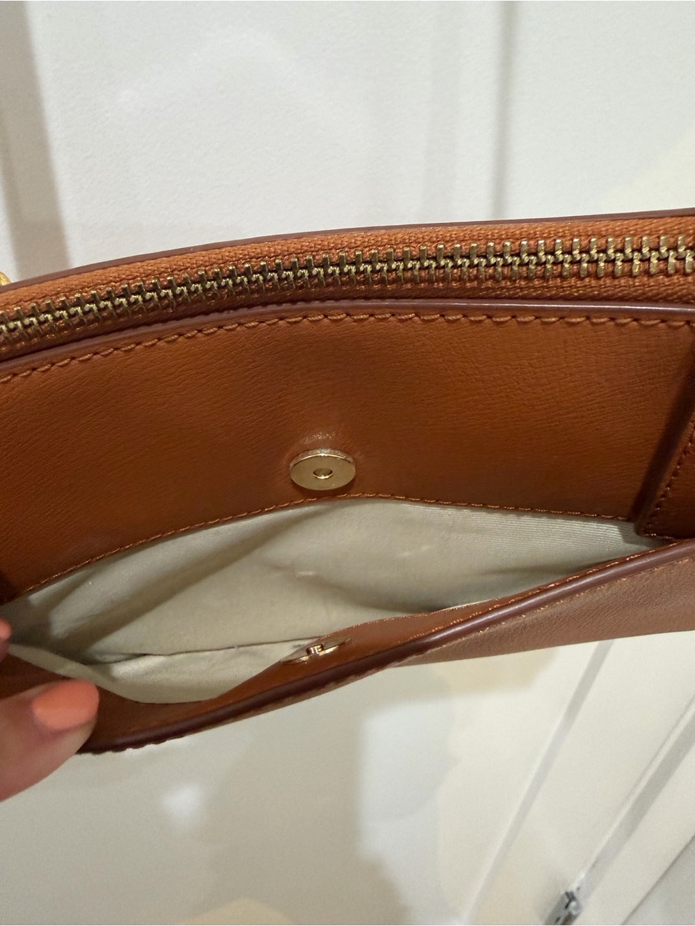 Marc Jacobs Tan Leather Crossbody Bag with Gold Hardware - Picture 6 of 11